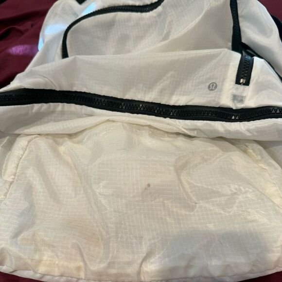 Lululemon City Advnturer 17L Backpack - Picture 4 of 8
